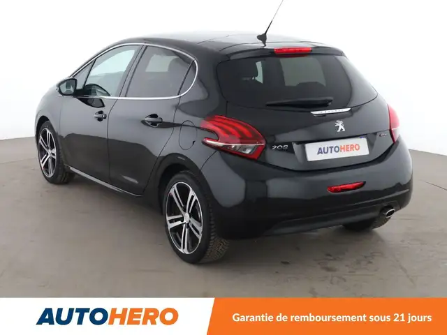 Peugeot 208 view 4
