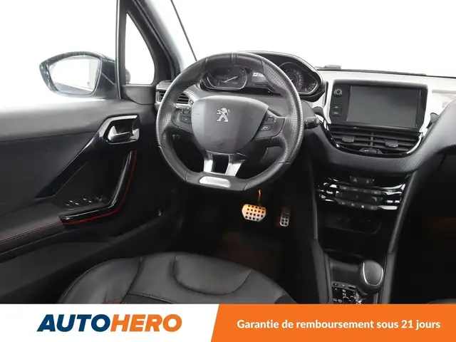 Peugeot 208 view 13
