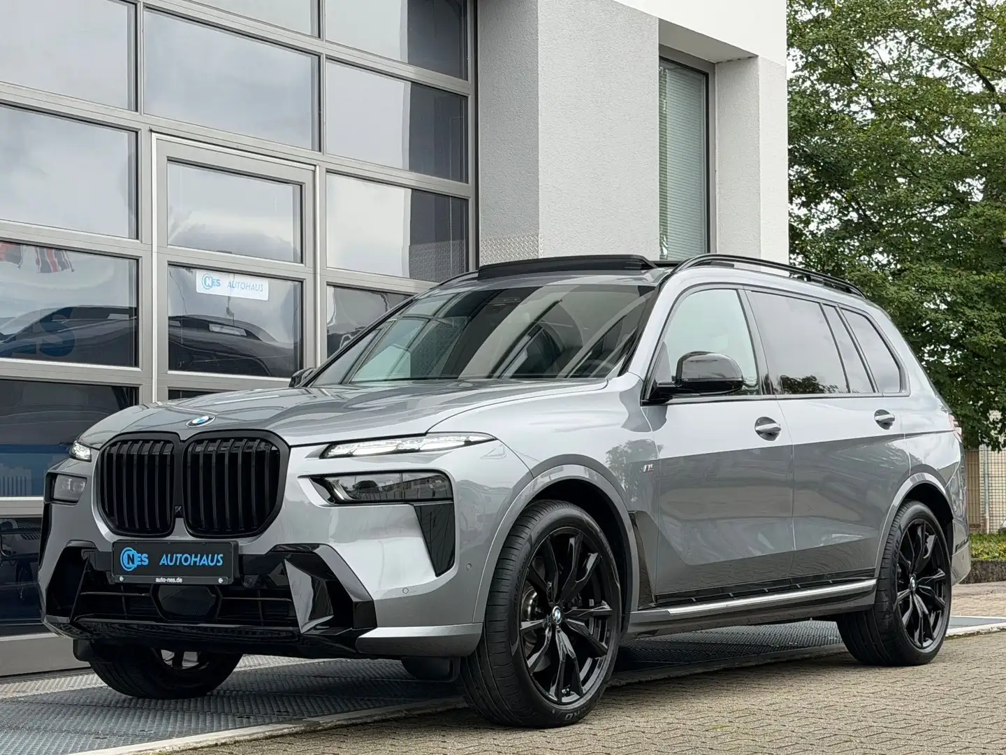 BMW X7 40i xD*M SPORT*B&W*SKY*SOFT*M-SITZE*MASSAG*22 Grau - 1