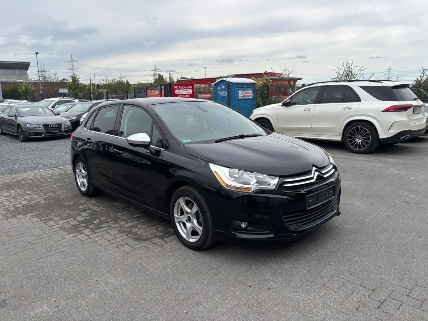 Citroen C4 Lim. Selection*NAVI*2HAND*PDC*ALUS* Schwarz - 1