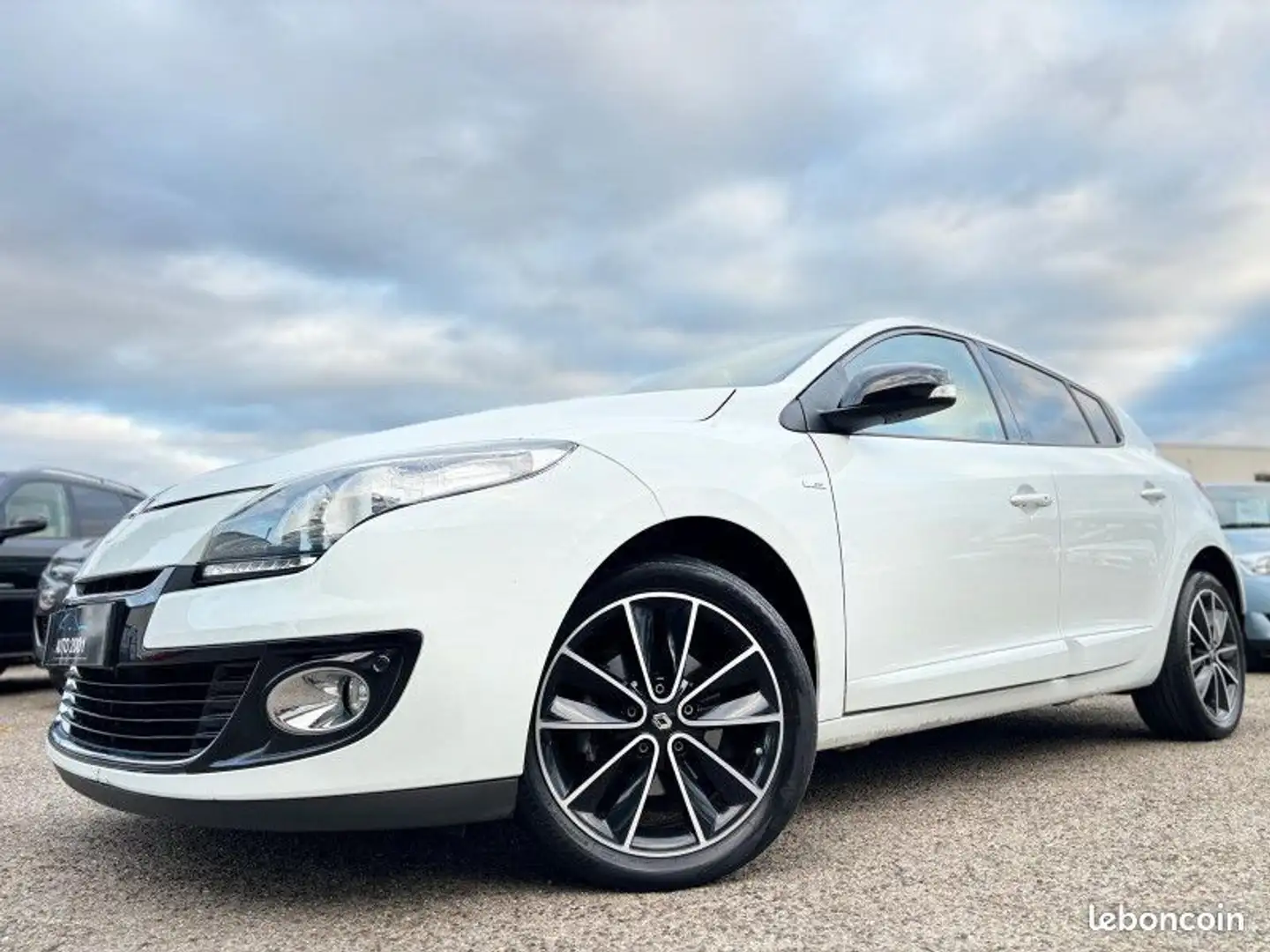 Renault Megane III 1.5 DCI 110CH ENERGY BOSE ECO² Weiß - 1