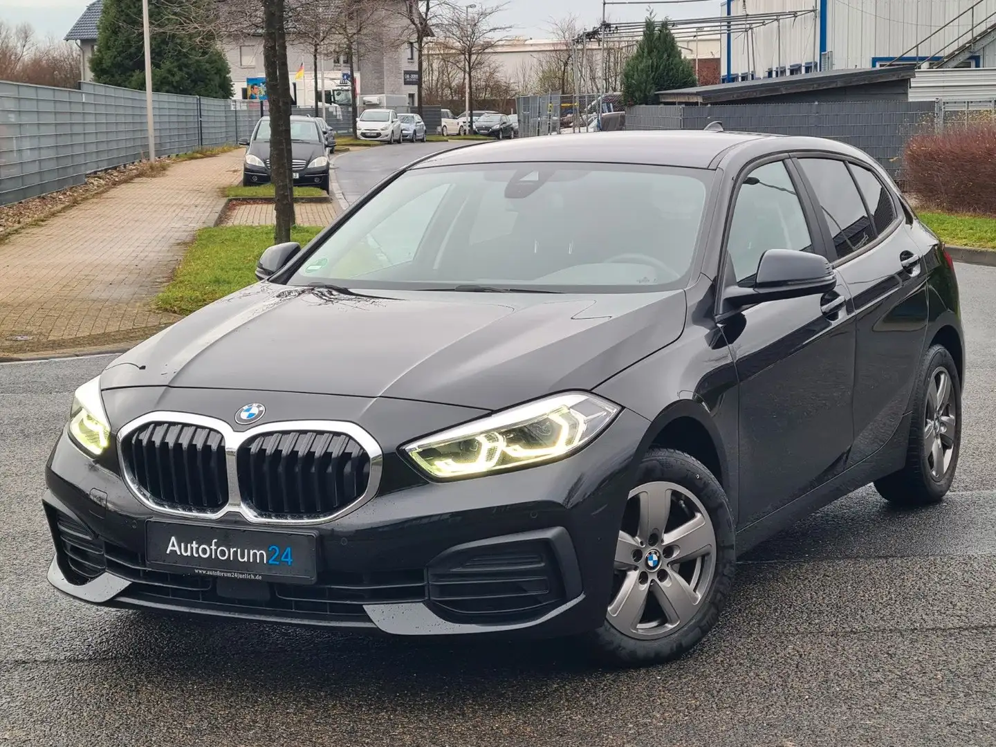 BMW 118 Limousine 118 d Advantage*1.Hand*Autom.*Navi* Noir - 1