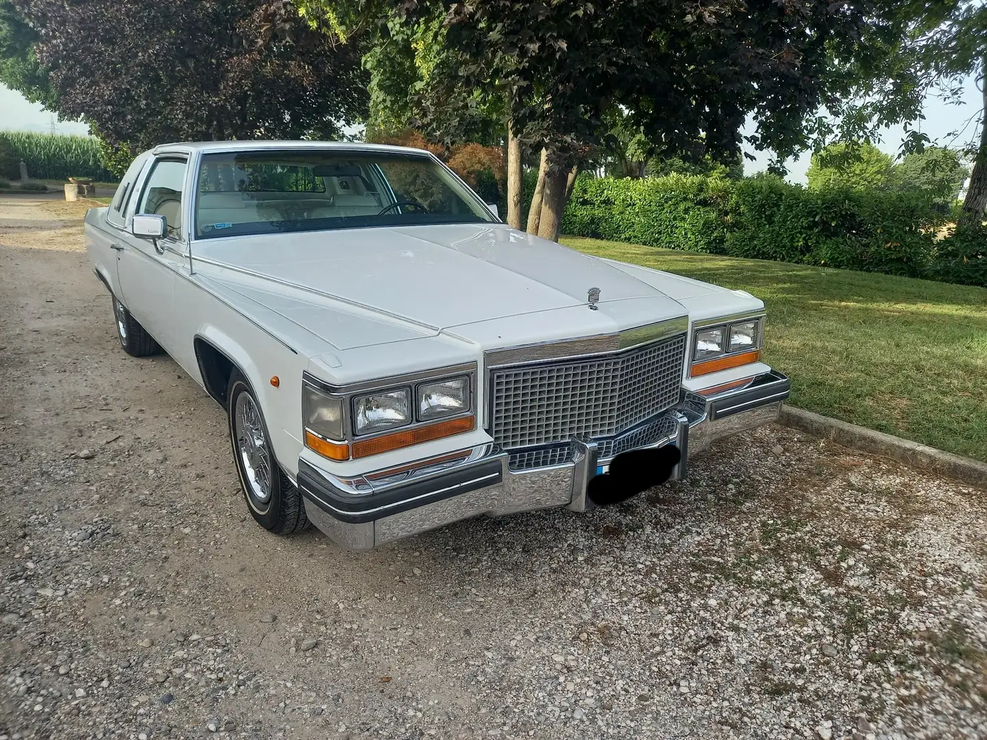 Cadillac Brougham fleetwood - 2