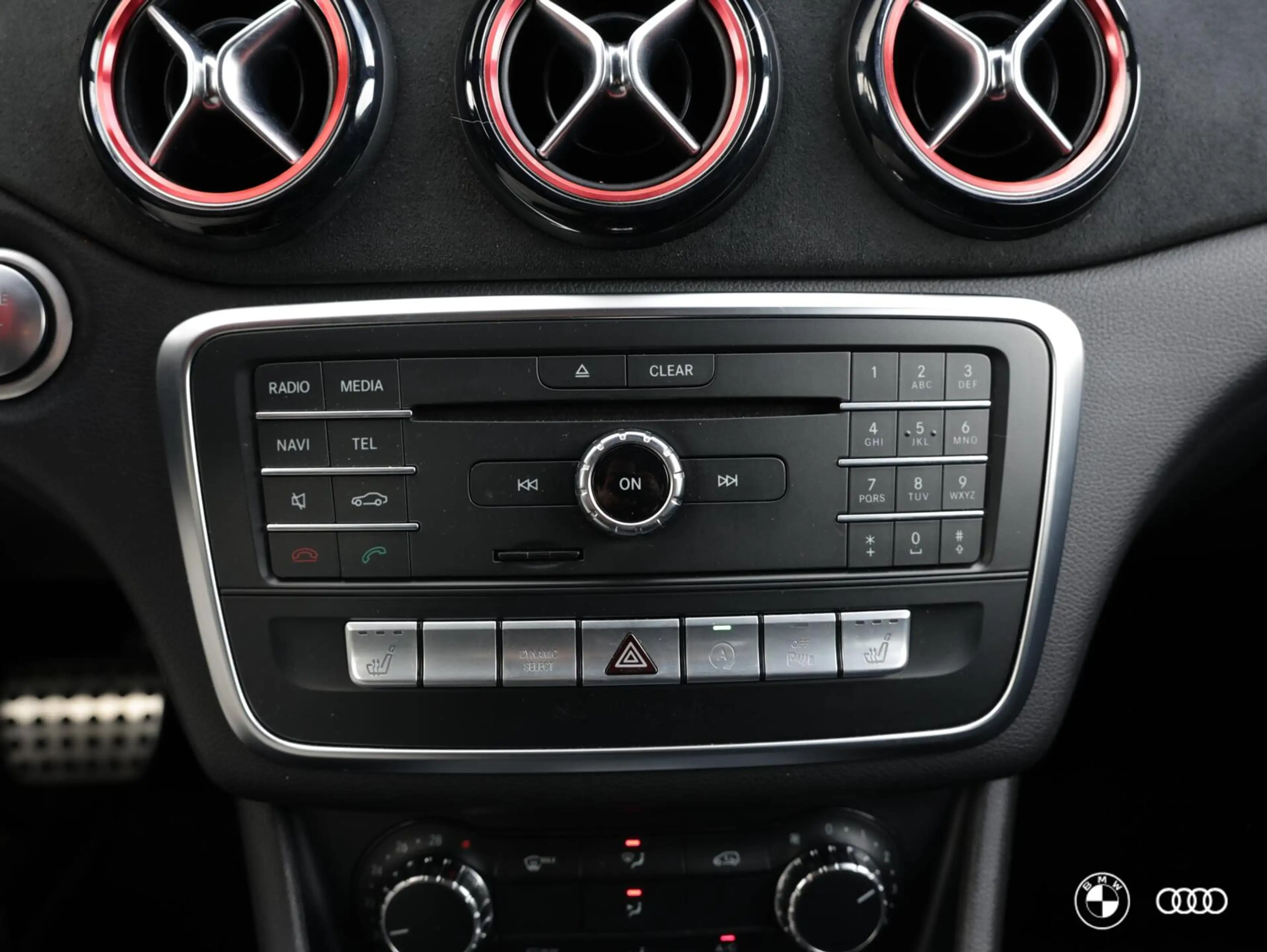 Mercedes-Benz CLA 180 AMG EDITION / AMBIENTE / CLIMA / PDC / LEDER/STOF — photo 21