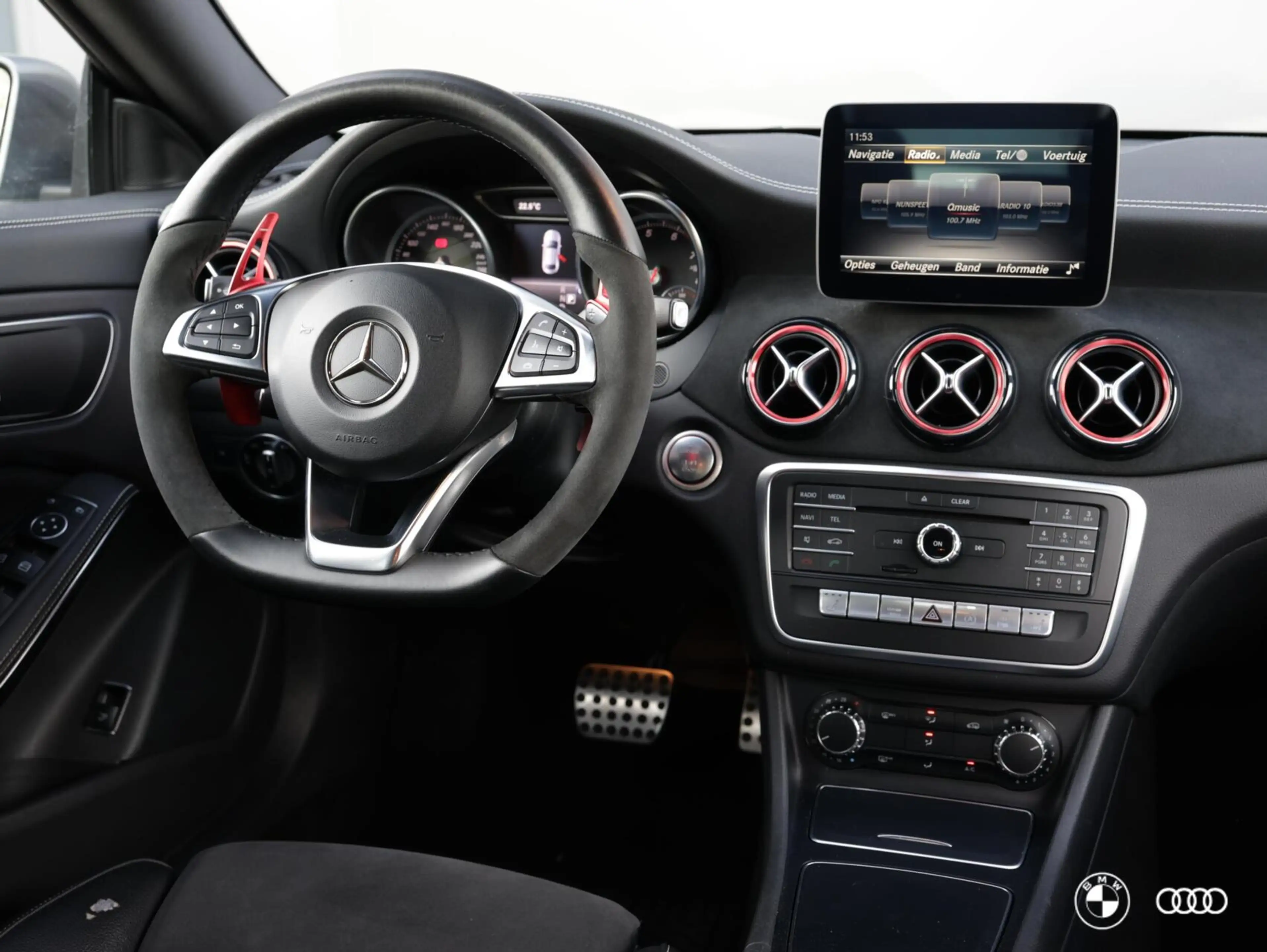 Mercedes-Benz CLA 180 AMG EDITION / AMBIENTE / CLIMA / PDC / LEDER/STOF — photo 2