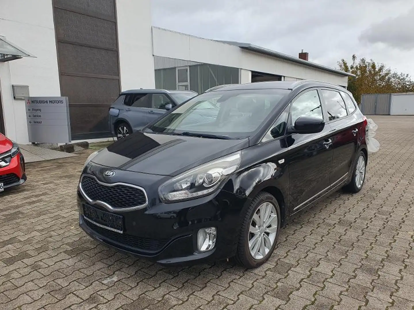 Kia Carens 1.6 FIFA World Cup Edition Schwarz - 1