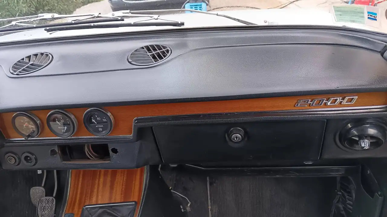 Alfa Romeo 2000 105, foto 12
