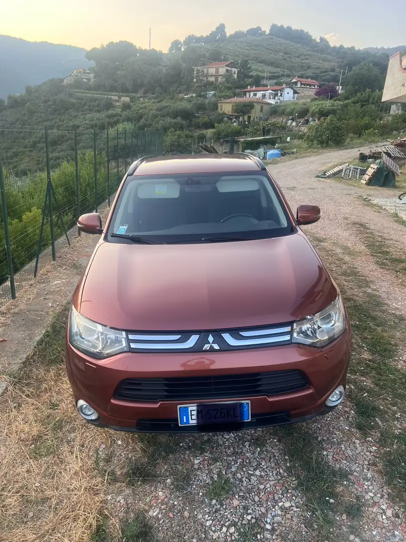Mitsubishi Outlander 2.2 di-d cleartec Instyle 4wd 7p.ti Orange - 2