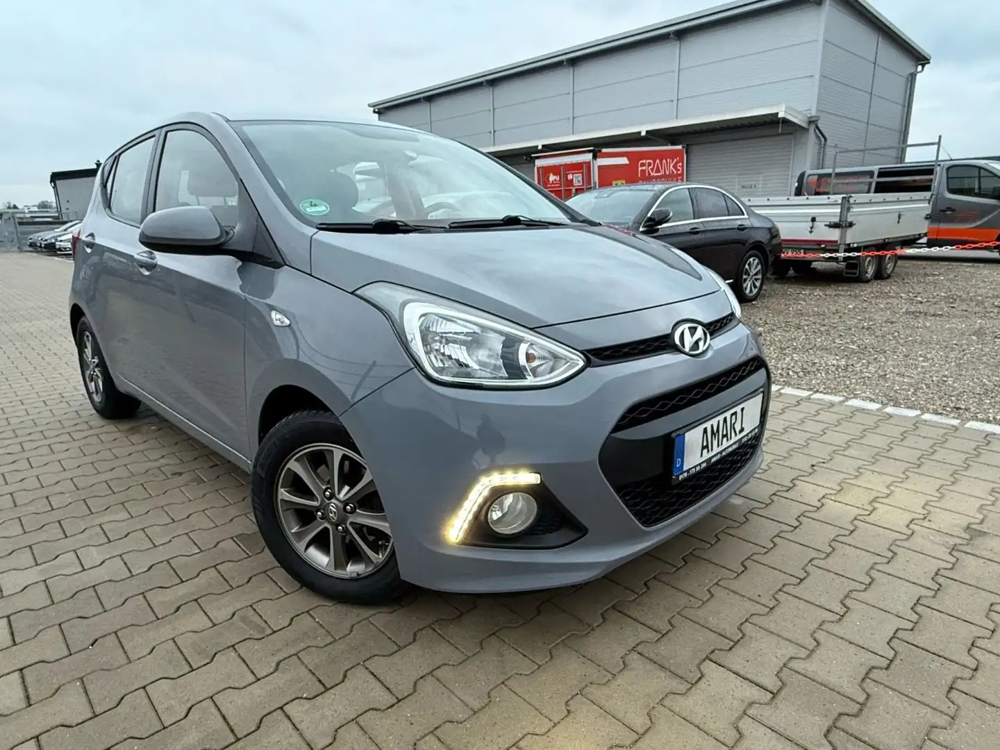 Hyundai i10 FIFA World Cup Edition*MFL*BT*SH*TEMP* Grau - 2