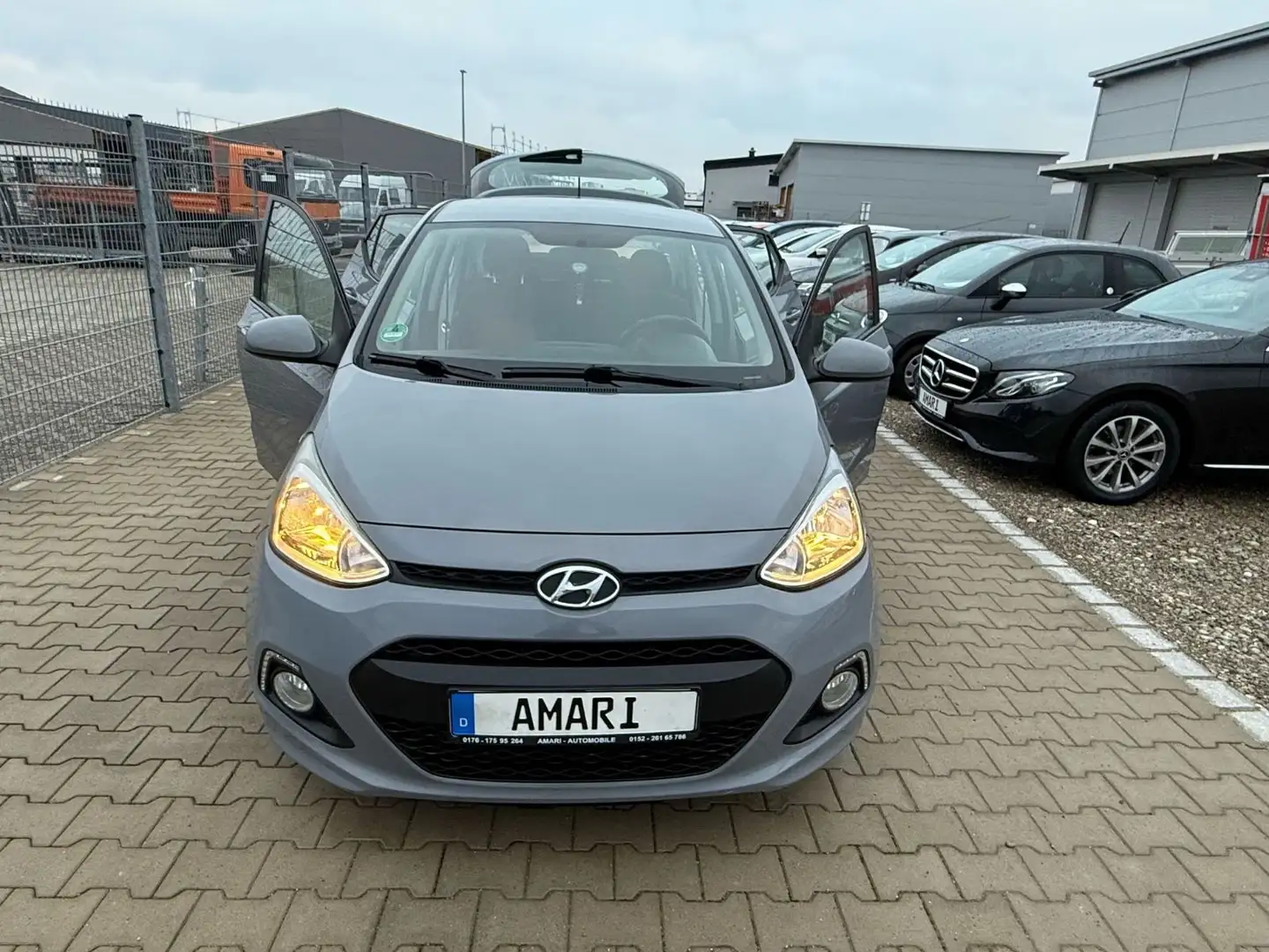 Hyundai i10 FIFA World Cup Edition*MFL*BT*SH*TEMP* Grau - 1