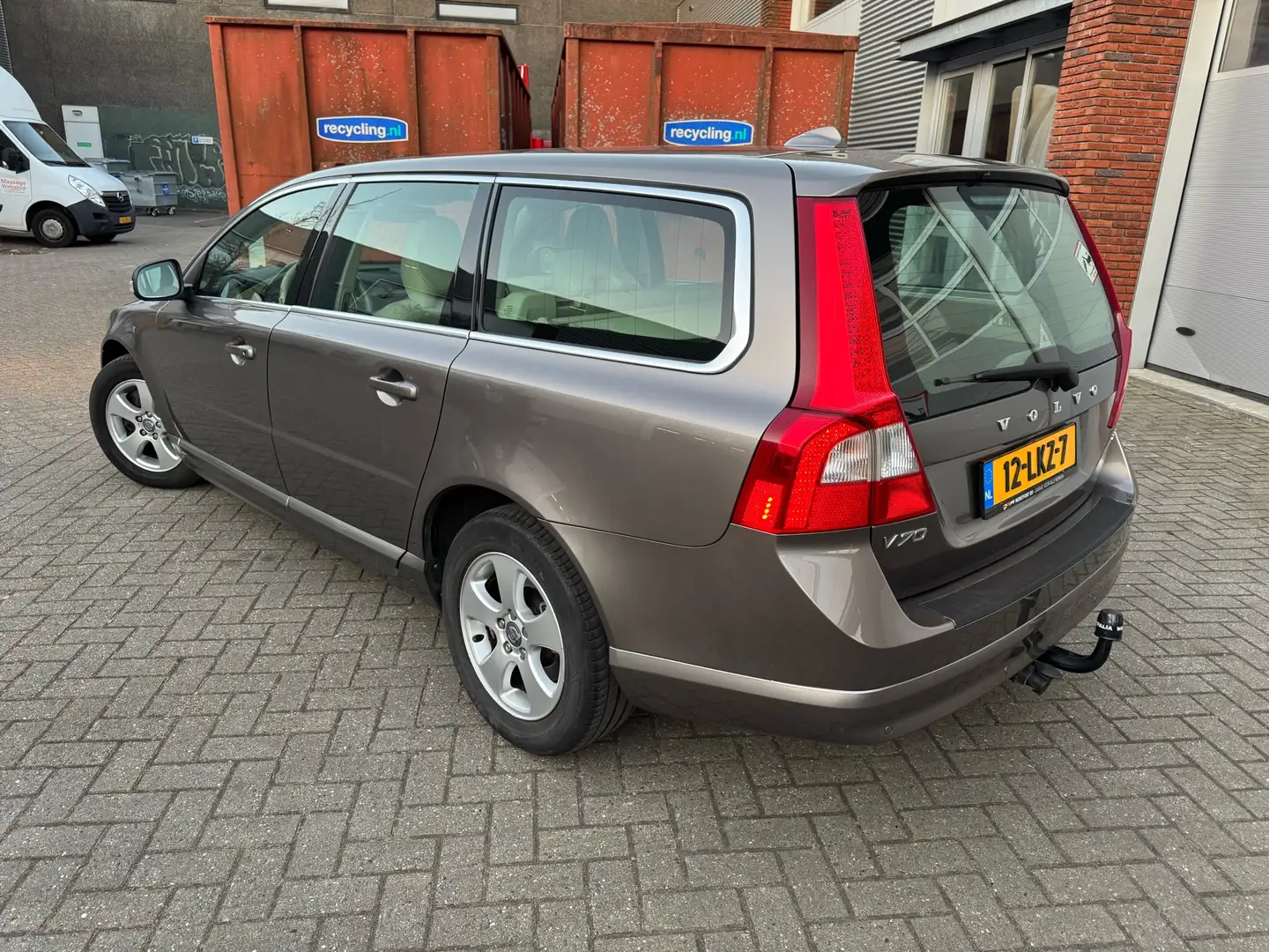 Volvo V70 2.5T Momentum Automaat Plateado - 2