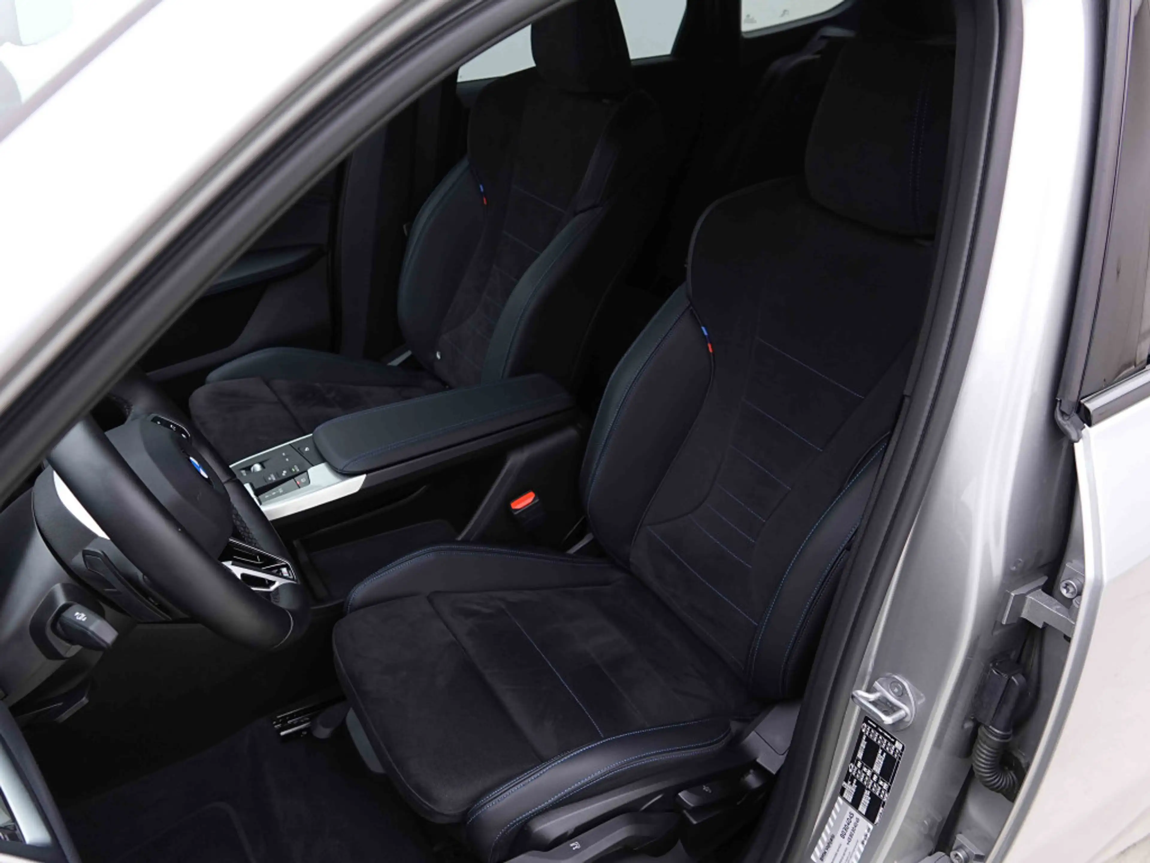 BMW X1 sDrive18iA M Sport | GPS | Keyless | CAM | Matrix LED | Towing Hook — photo 8