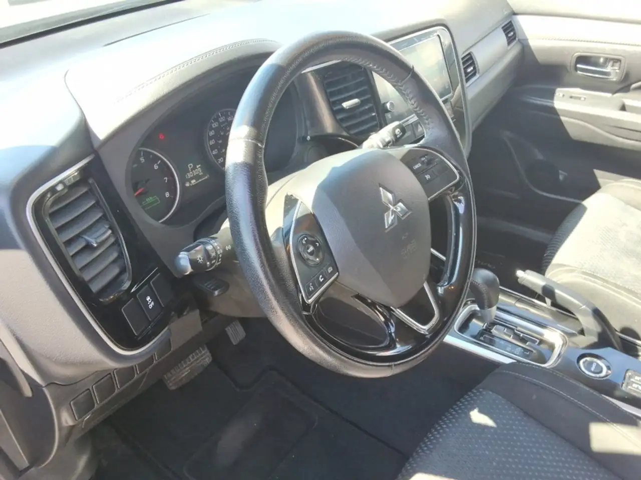 Mitsubishi Outlander снимка Mitsubishi Outlander