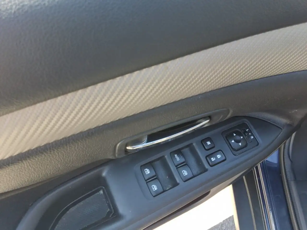 Mitsubishi Outlander снимка Mitsubishi Outlander