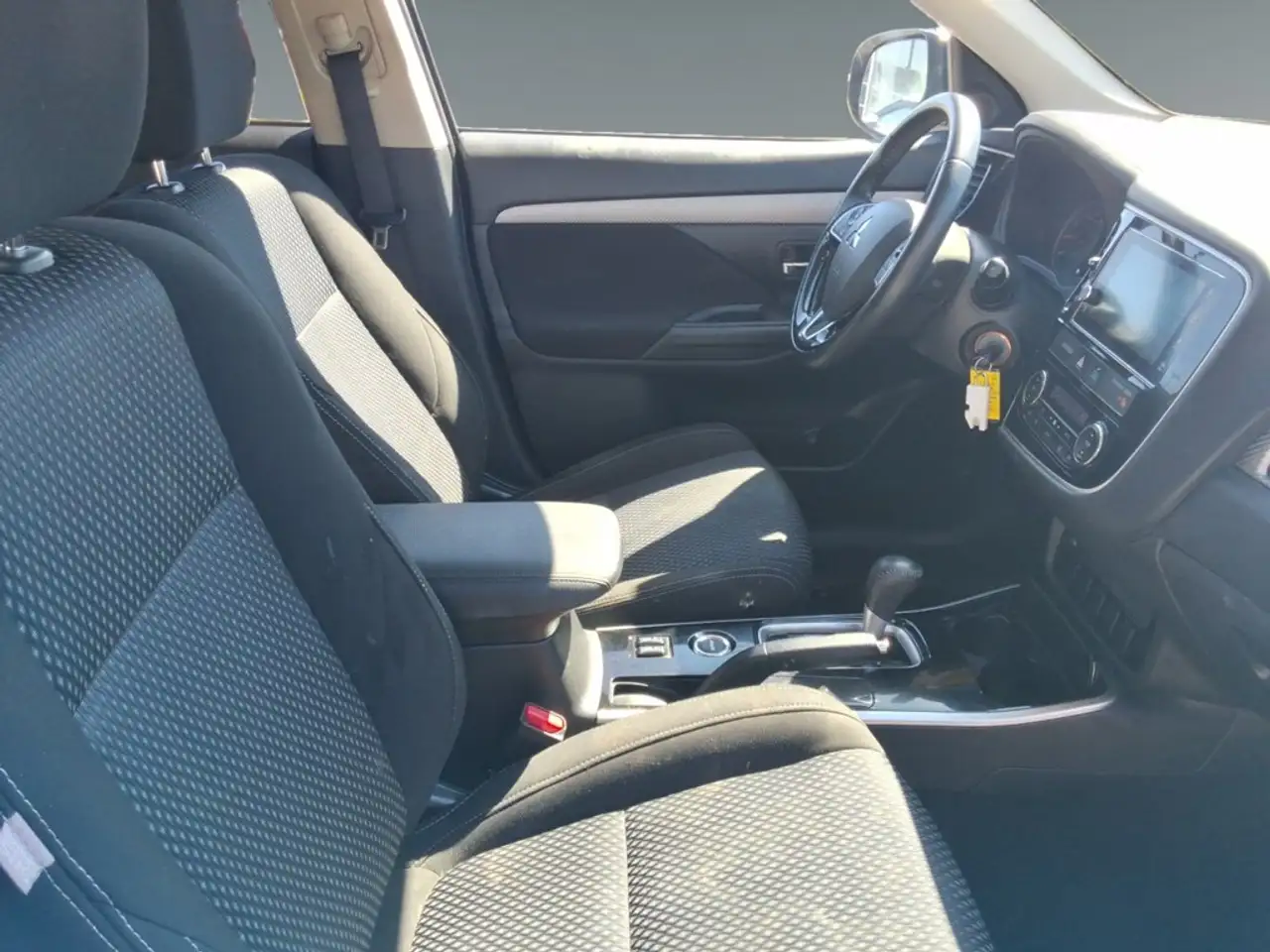Mitsubishi Outlander снимка Mitsubishi Outlander