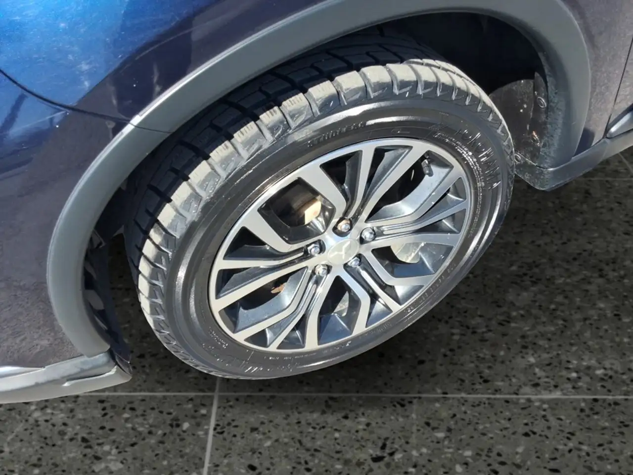Mitsubishi Outlander снимка Mitsubishi Outlander