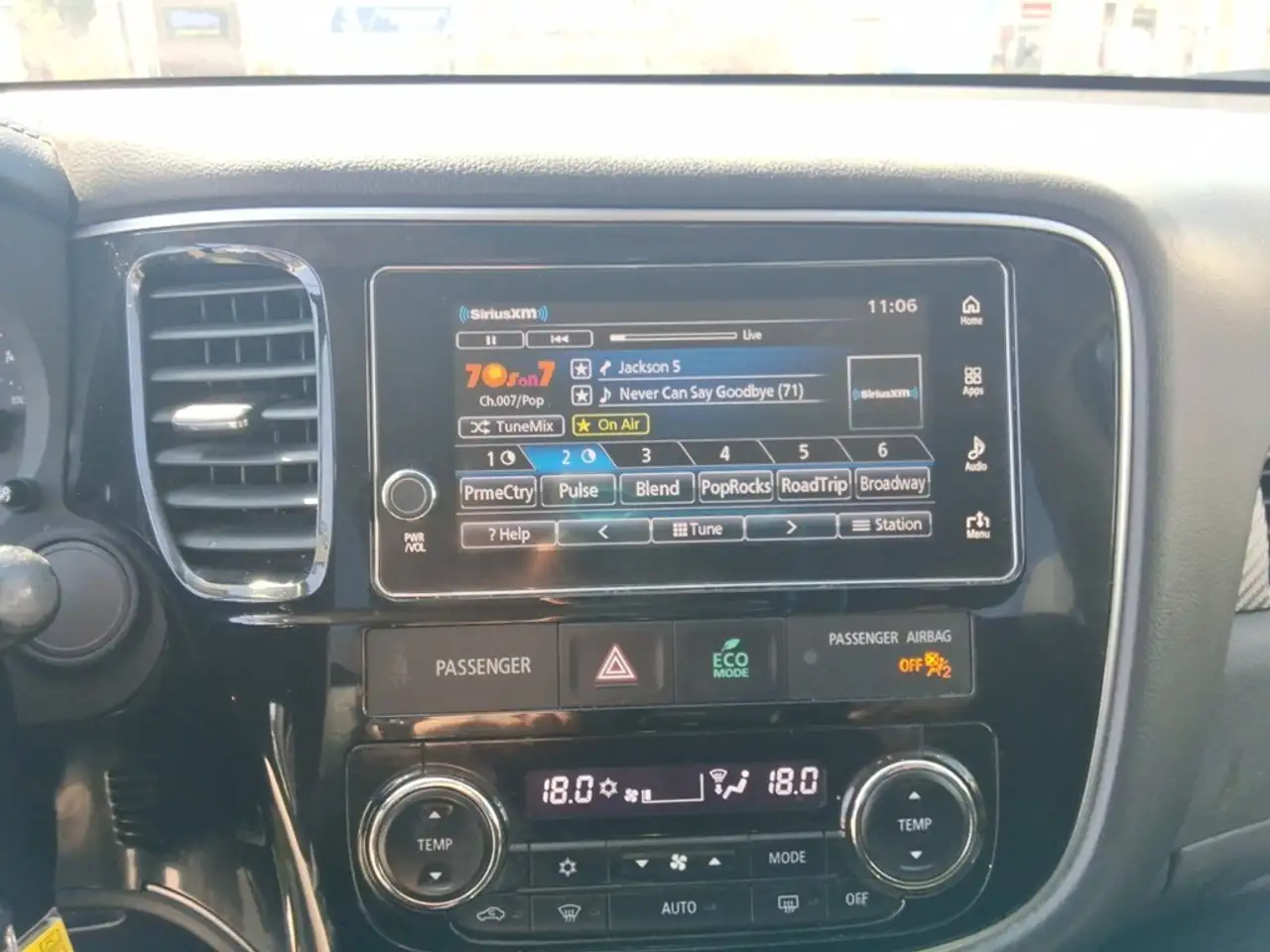 Mitsubishi Outlander снимка Mitsubishi Outlander