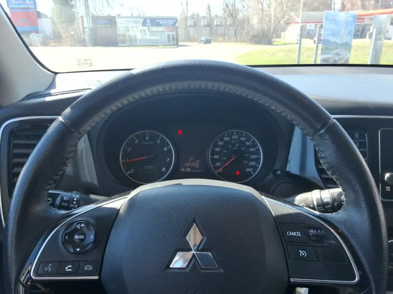 Mitsubishi Outlander снимка Mitsubishi Outlander