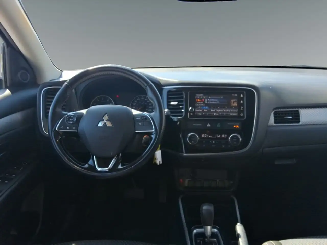 Mitsubishi Outlander снимка Mitsubishi Outlander