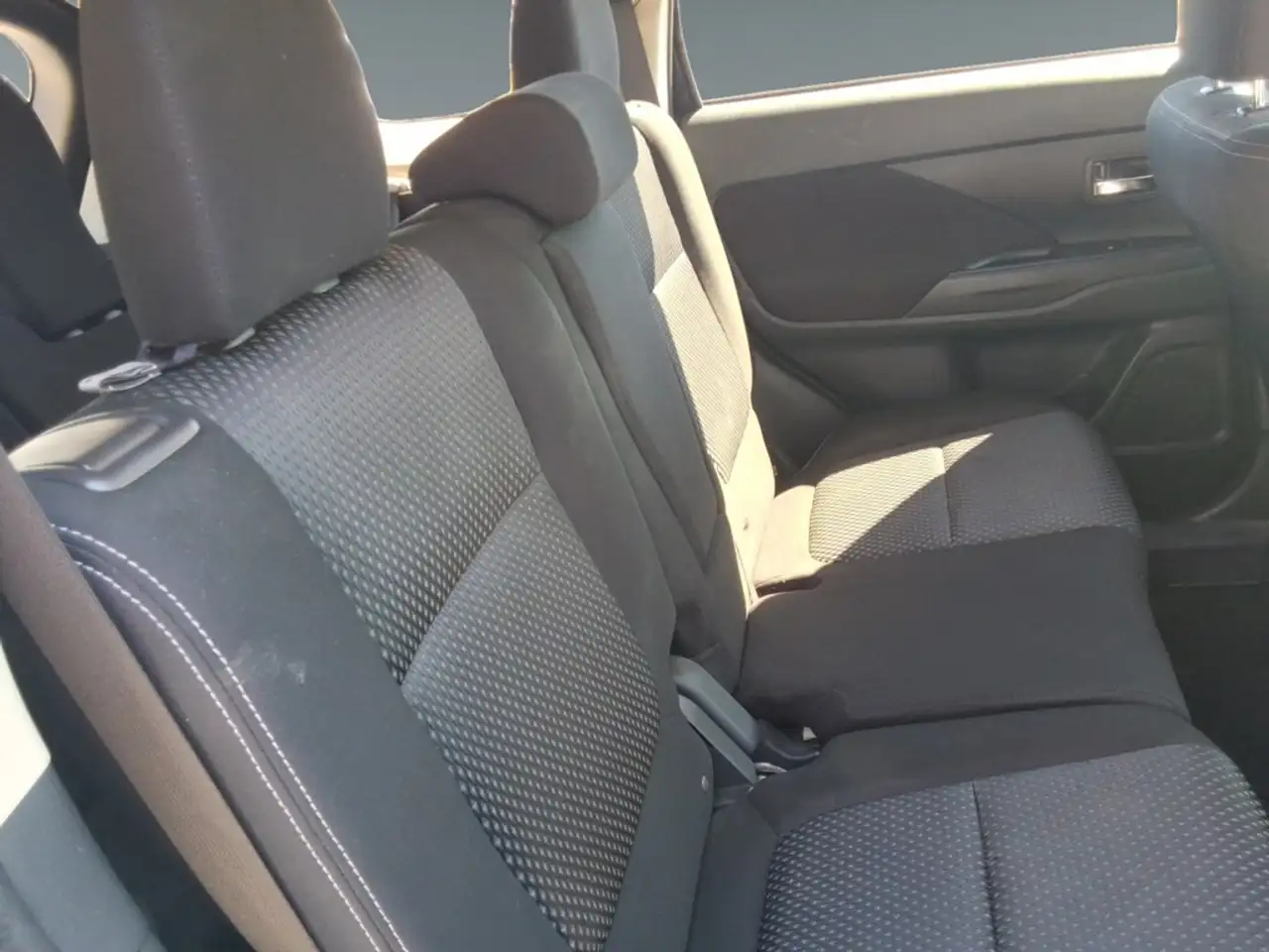 Mitsubishi Outlander снимка Mitsubishi Outlander