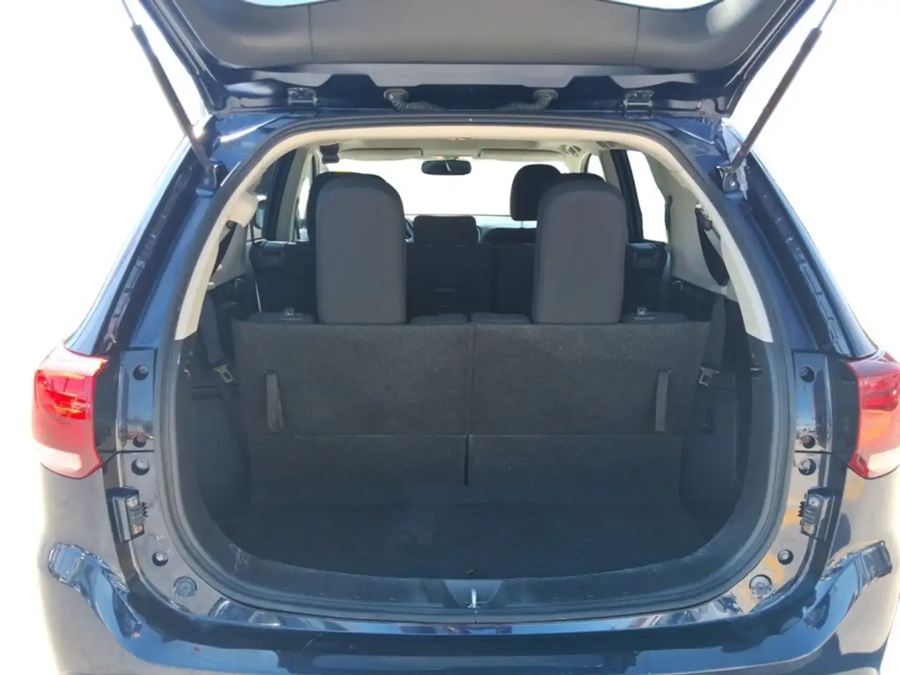 Mitsubishi Outlander снимка Mitsubishi Outlander