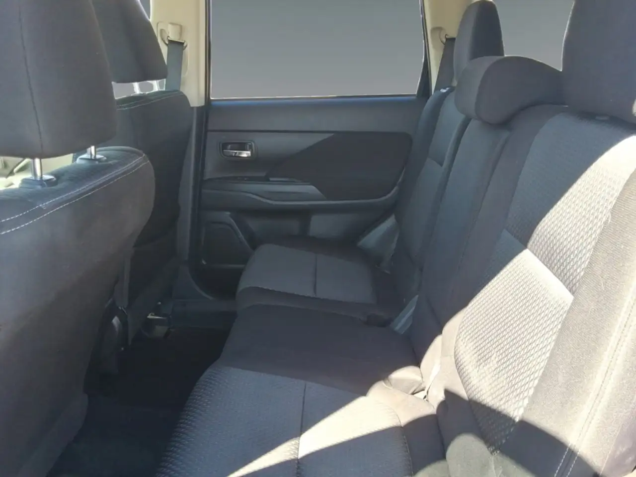 Mitsubishi Outlander снимка Mitsubishi Outlander