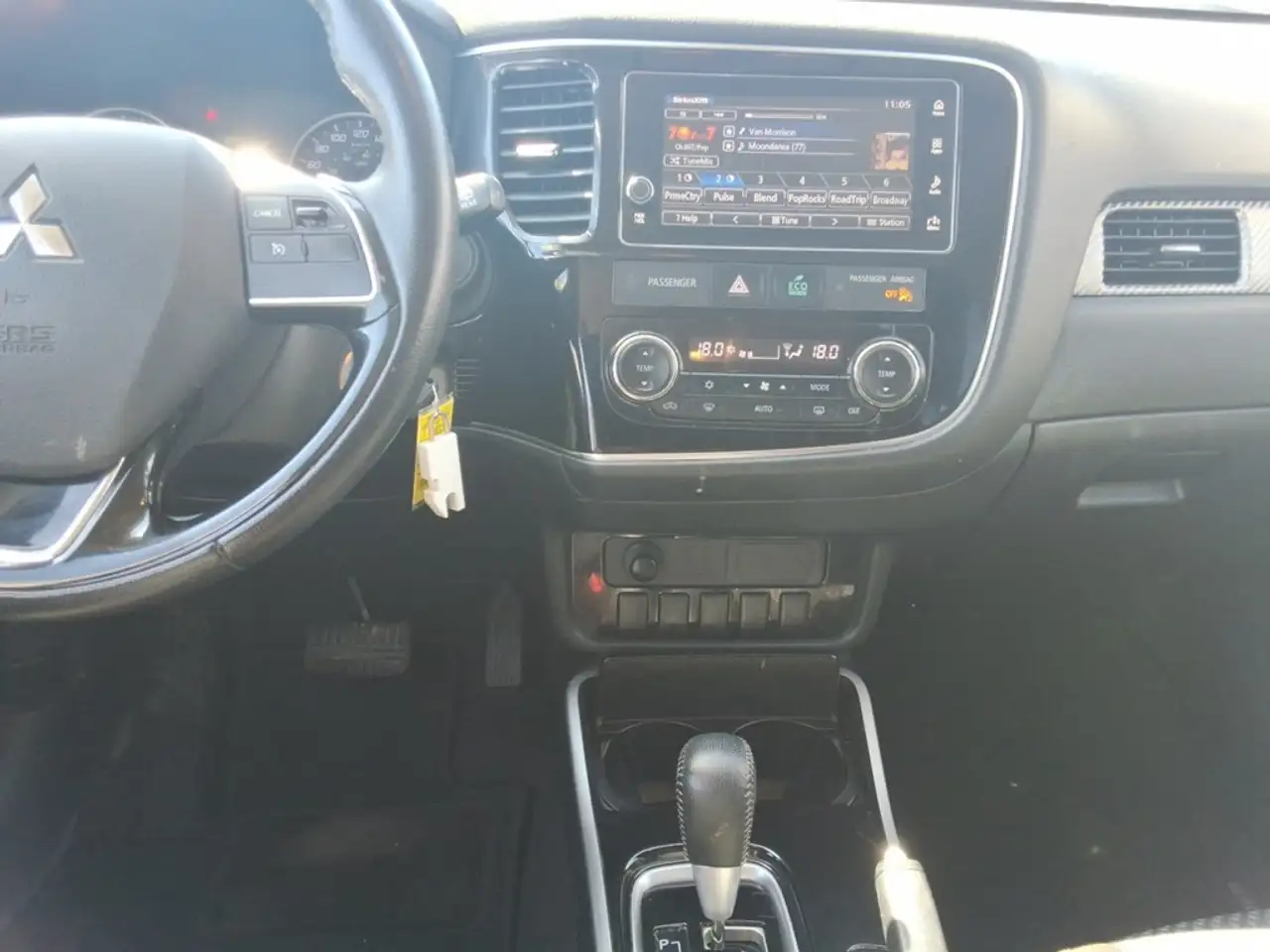 Mitsubishi Outlander снимка Mitsubishi Outlander