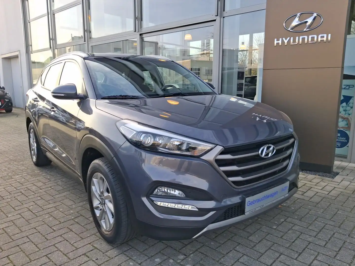 Hyundai TUCSON 1.6 Trend Navi.Klimaaut.SHZ.LM Grau - 1