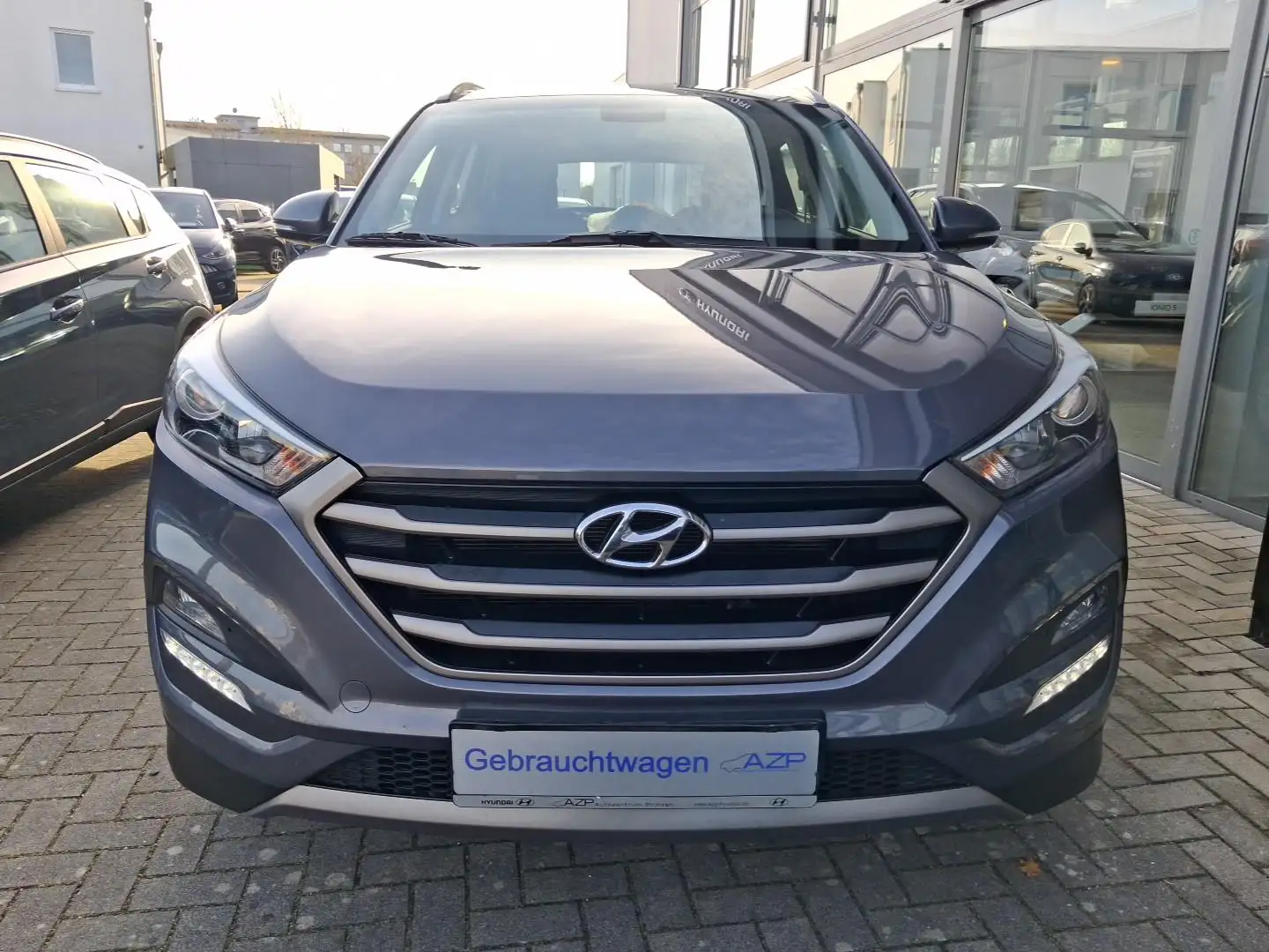 Hyundai TUCSON 1.6 Trend Navi.Klimaaut.SHZ.LM Grau - 2