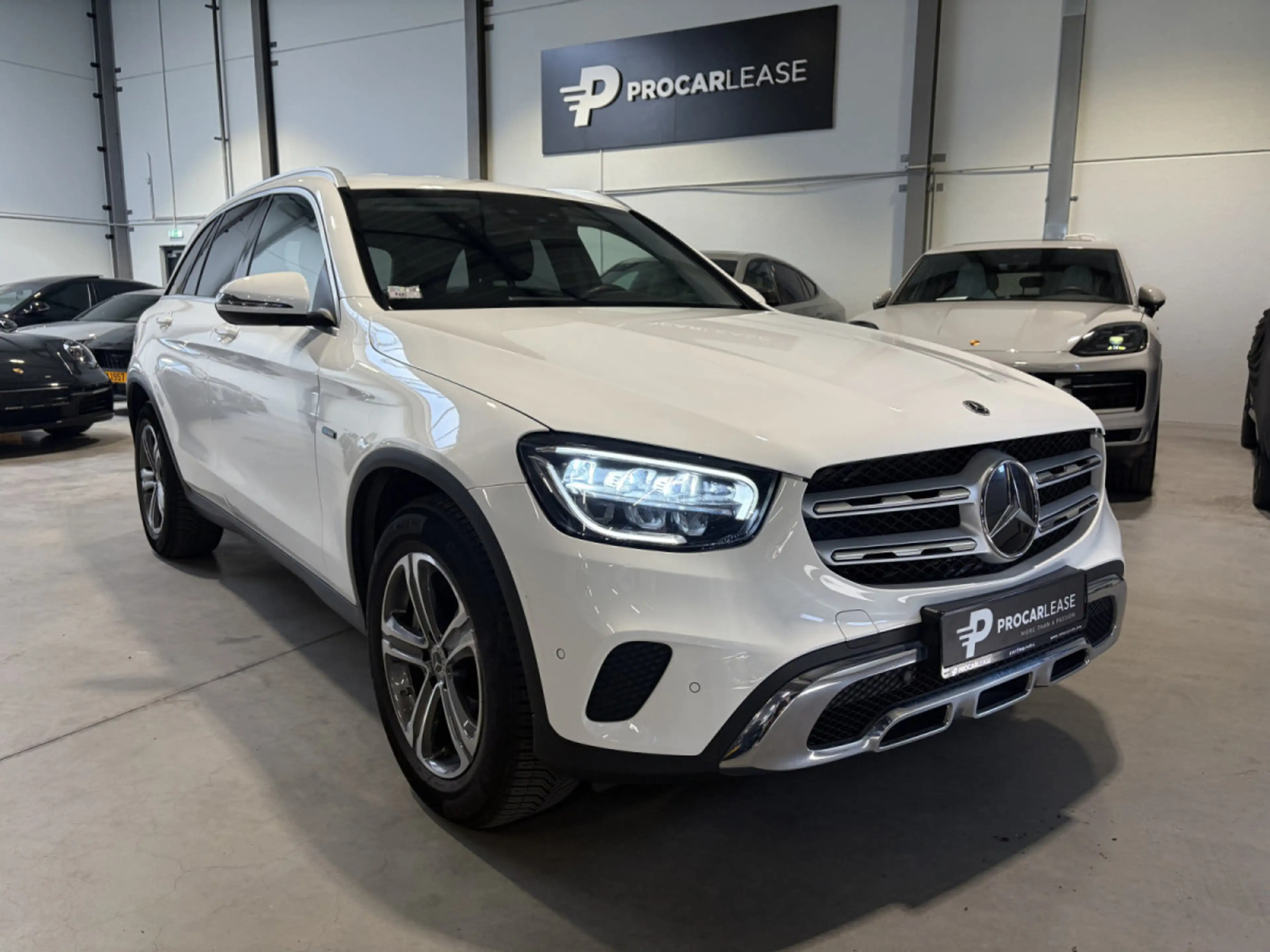 Mercedes-Benz GLC 300 GLC300e 4MATIC/ SUSPENSIONS PNEUMATIQUES/ BURMESTE — photo 3