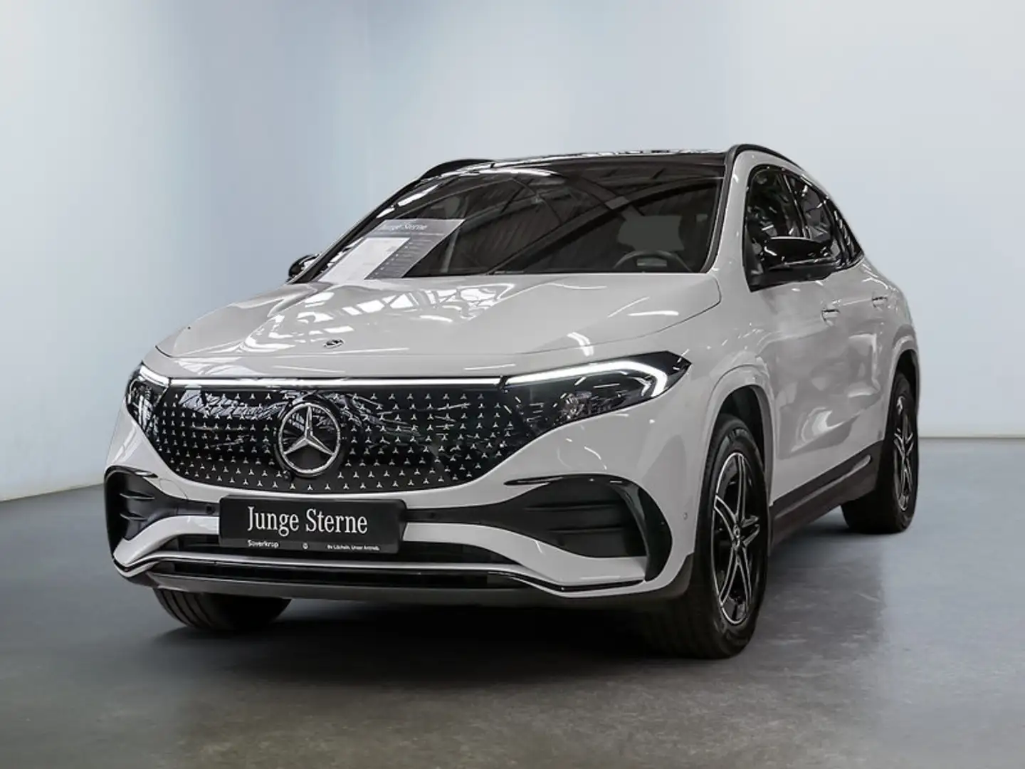 Mercedes-Benz EQA 350 4M , AMG NIGHT SPUR PANO AHK 360 DISTR Weiß - 2