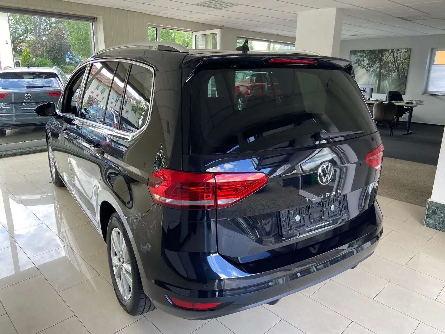 Volkswagen Touran Highline, 7-Sitzer, Frontscheibenheizung Schwarz - 2