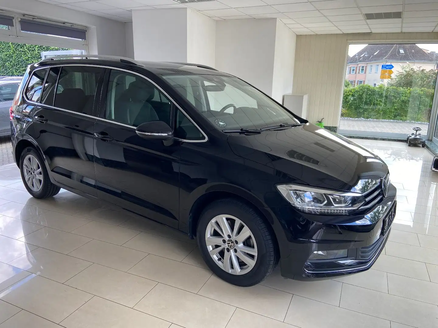 Volkswagen Touran Highline, 7-Sitzer, Frontscheibenheizung Schwarz - 1