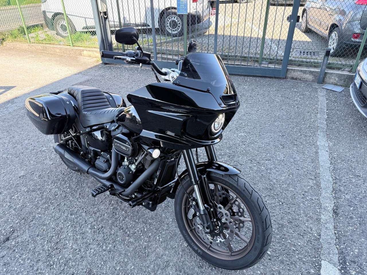 Harley-Davidson Lowrider ST 1.9 ST Vivid Black my22 optional € 10.000 accessori