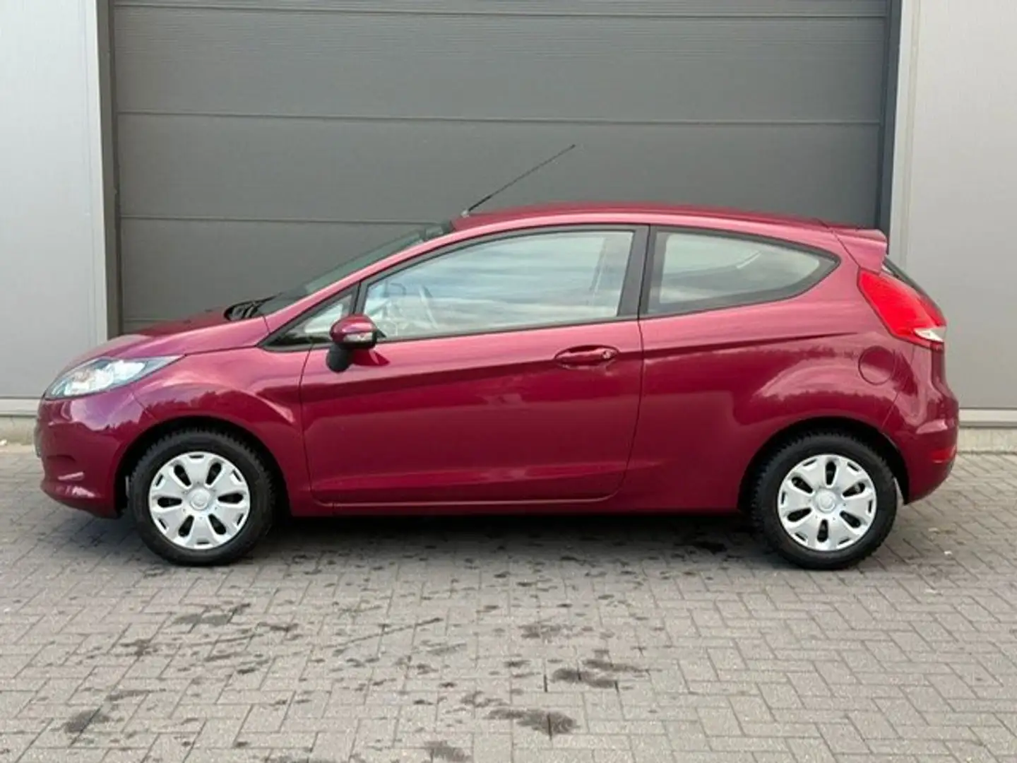 Ford Fiesta Fiesta 1.25 Ambiente Rot - 2