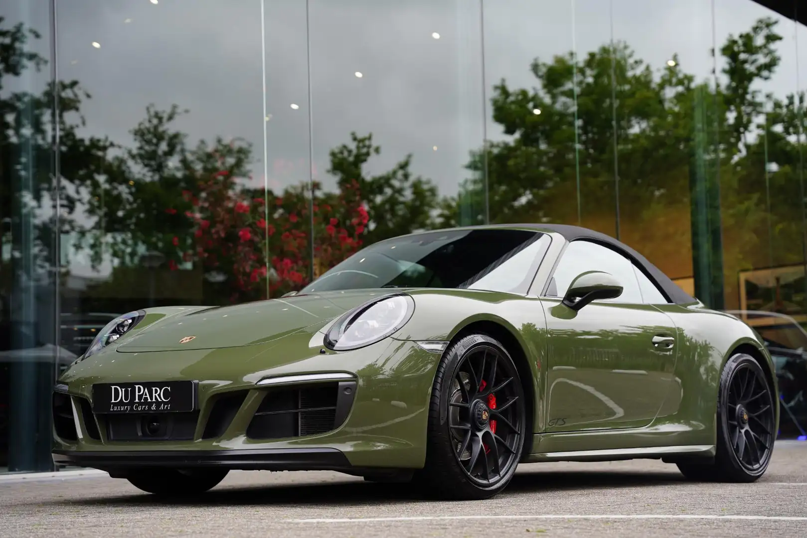 Porsche 991 991 Cabriolet 3.0 Carrera GTS Nato Green Burmester Groen - 2