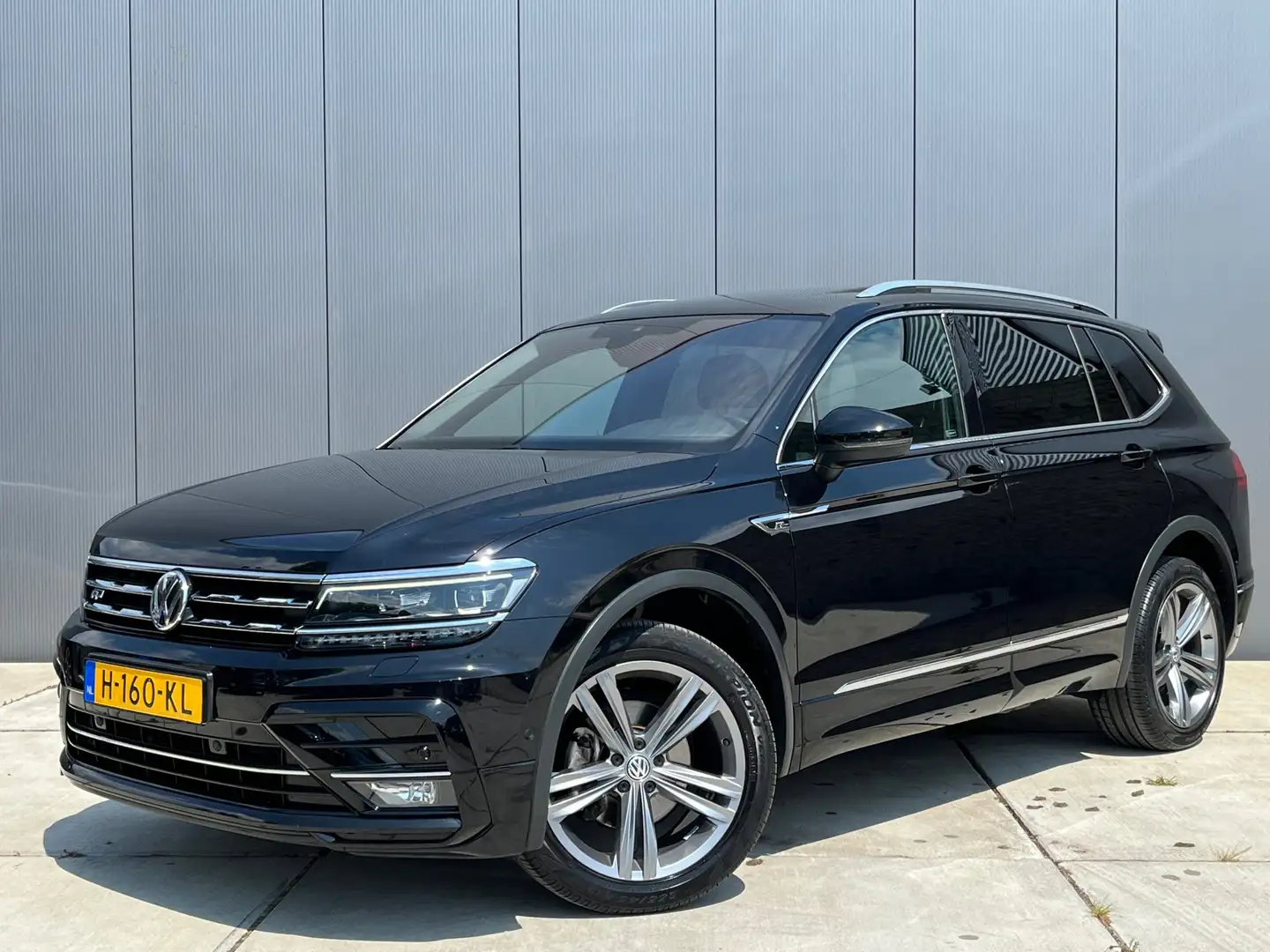 Volkswagen Tiguan Allspace 1.5 TSI Highline Business R AUT / Panoramadak / Tr Zwart - 1
