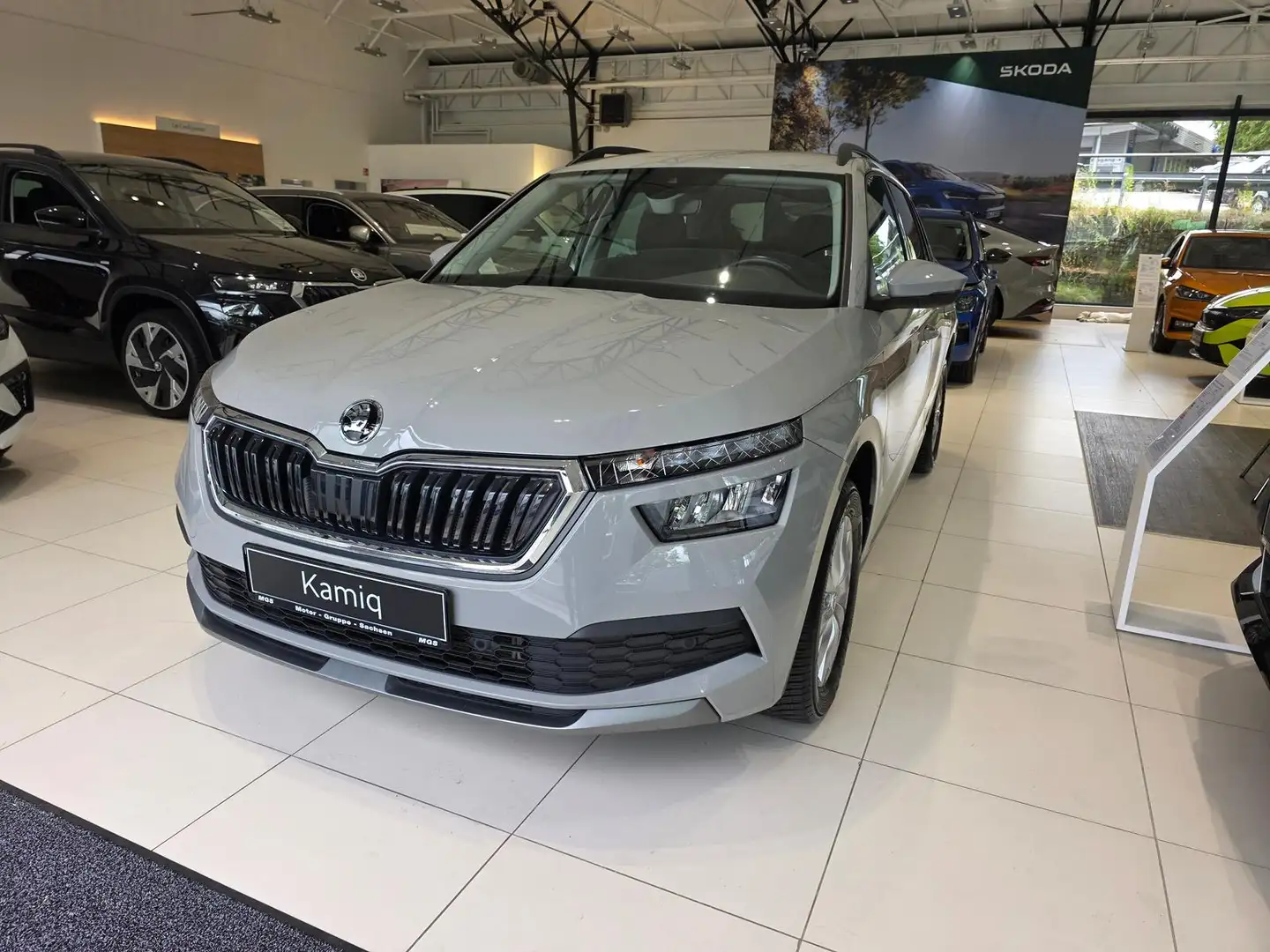 Skoda Kamiq 1.0 TSI Ambition DSG Grijs - 2