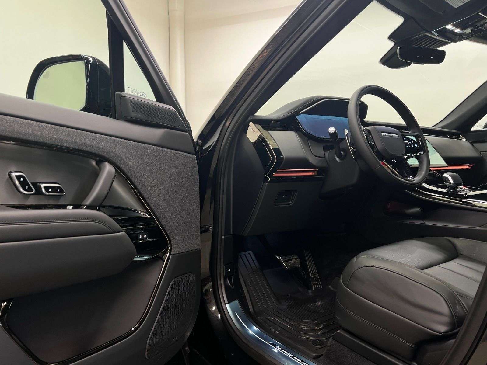 2026 Land Rover Range Rover Sport P400 DYNAMIC HSE alt 4