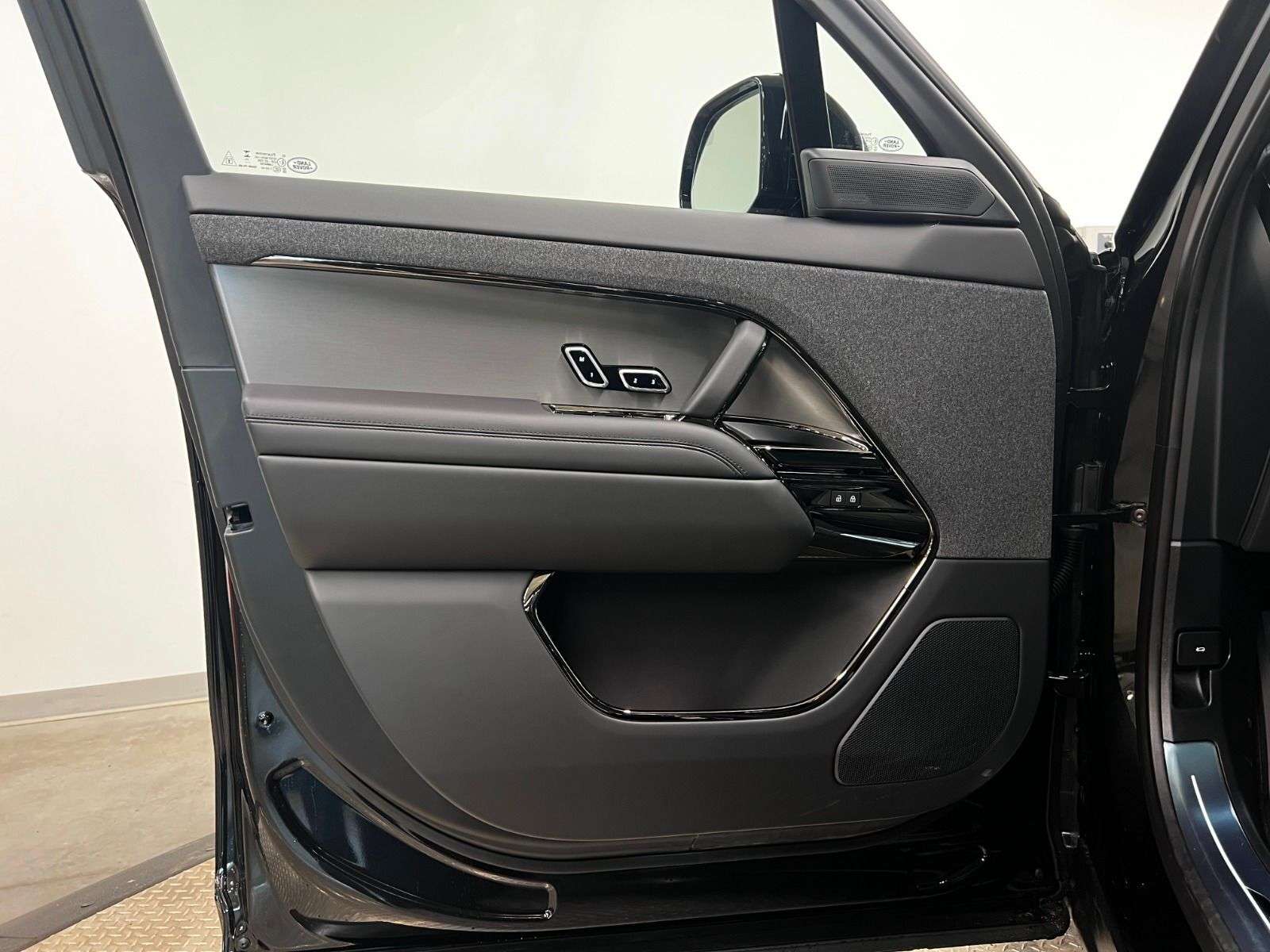 2026 Land Rover Range Rover Sport P400 DYNAMIC HSE thumb 26