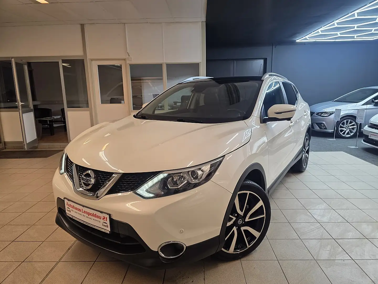 Nissan Qashqai 1,2 DIG-T Tekna*Vollausstattung*Perlweiß * Weiß - 1