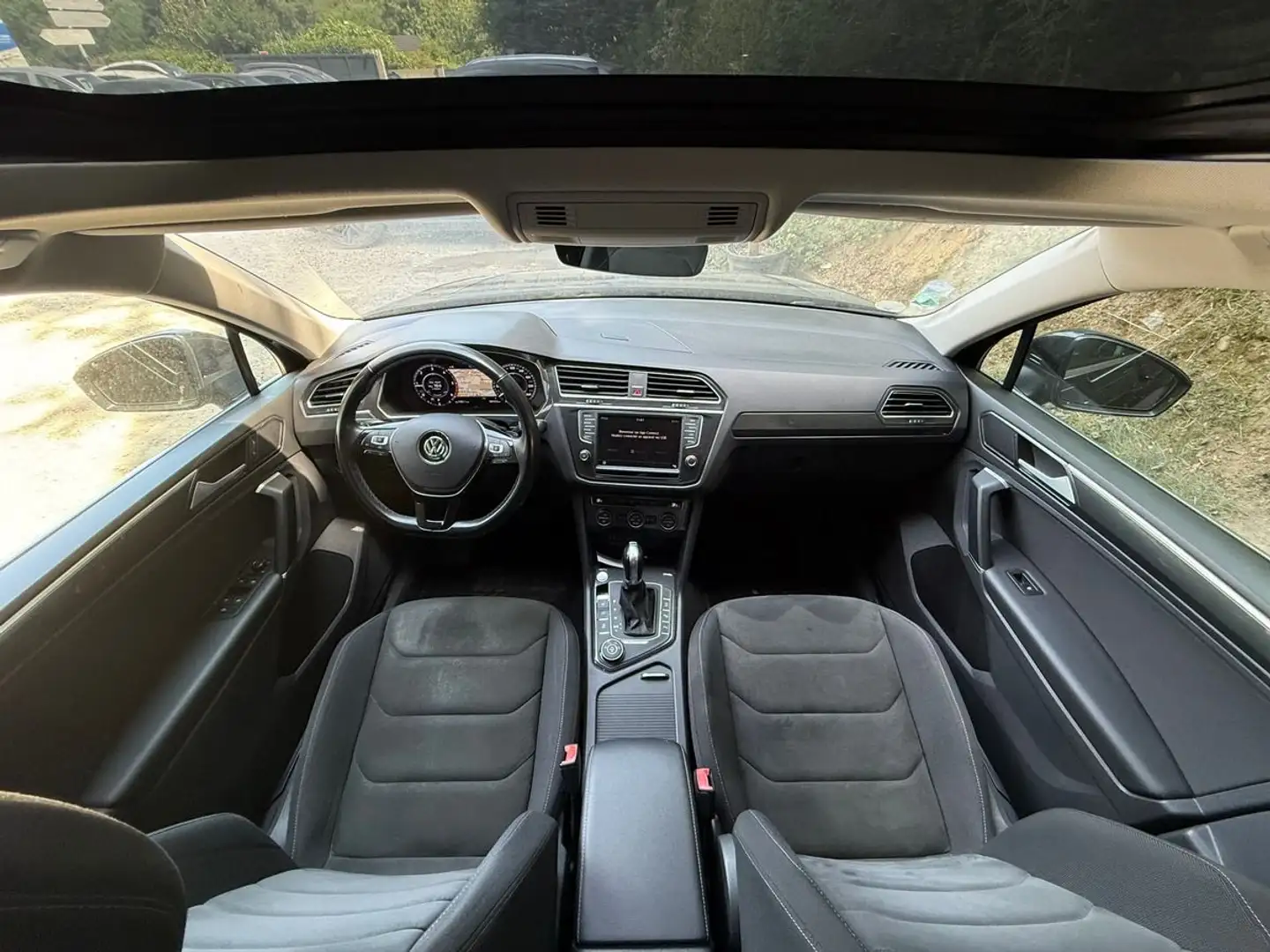 Volkswagen Tiguan 2.0 TDi 150cv 4Motion DSG7 Carat 2e main Noir - 2