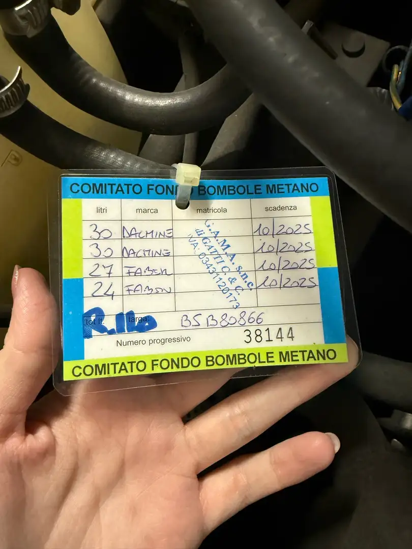 Mercedes-Benz E 200 con impianto a metano Gris - 2