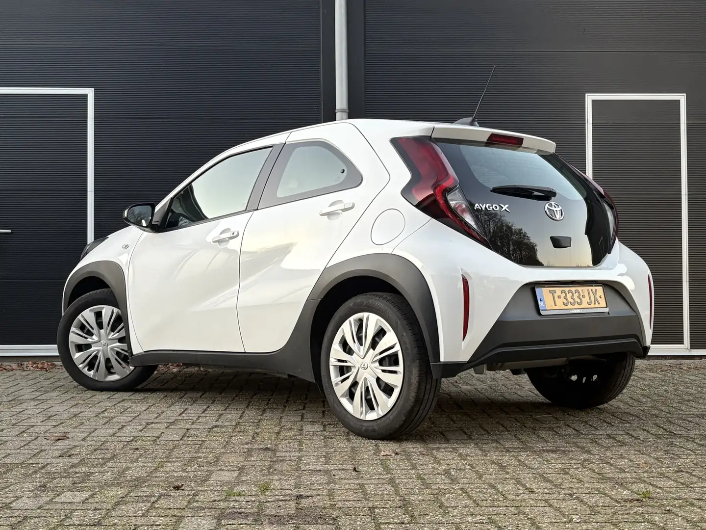 Toyota Aygo X 1.0 VVT-i MT Play | Airco | Camera | Carplay | NL- Wit - 2