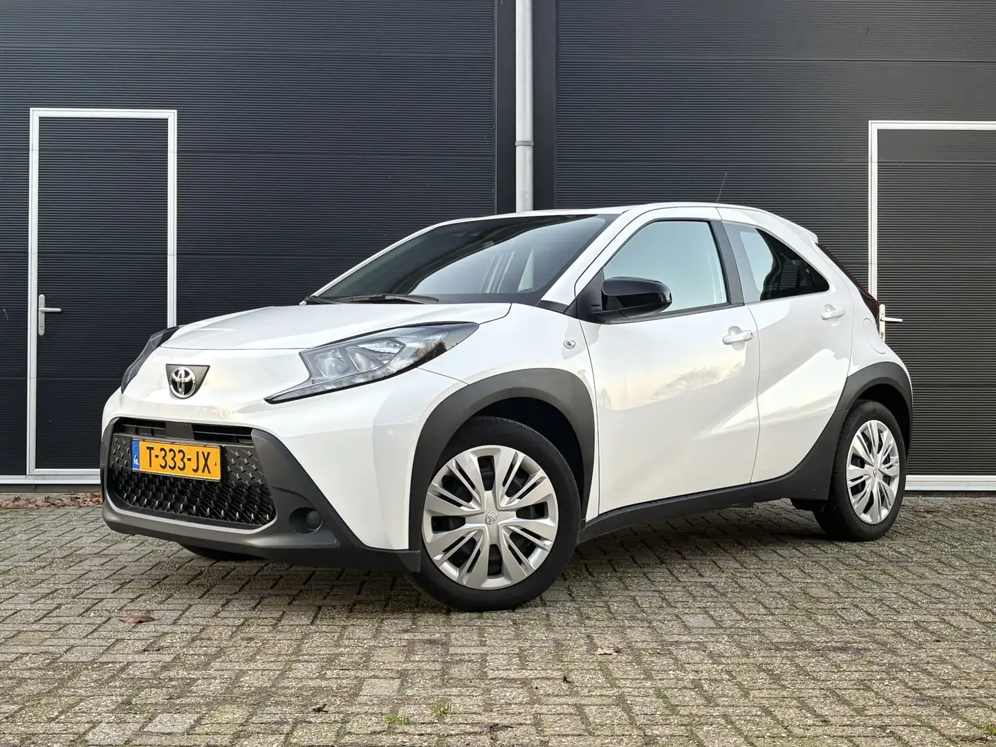 Toyota Aygo X 1.0 VVT-i MT Play | Airco | Camera | Carplay | NL- Wit - 1