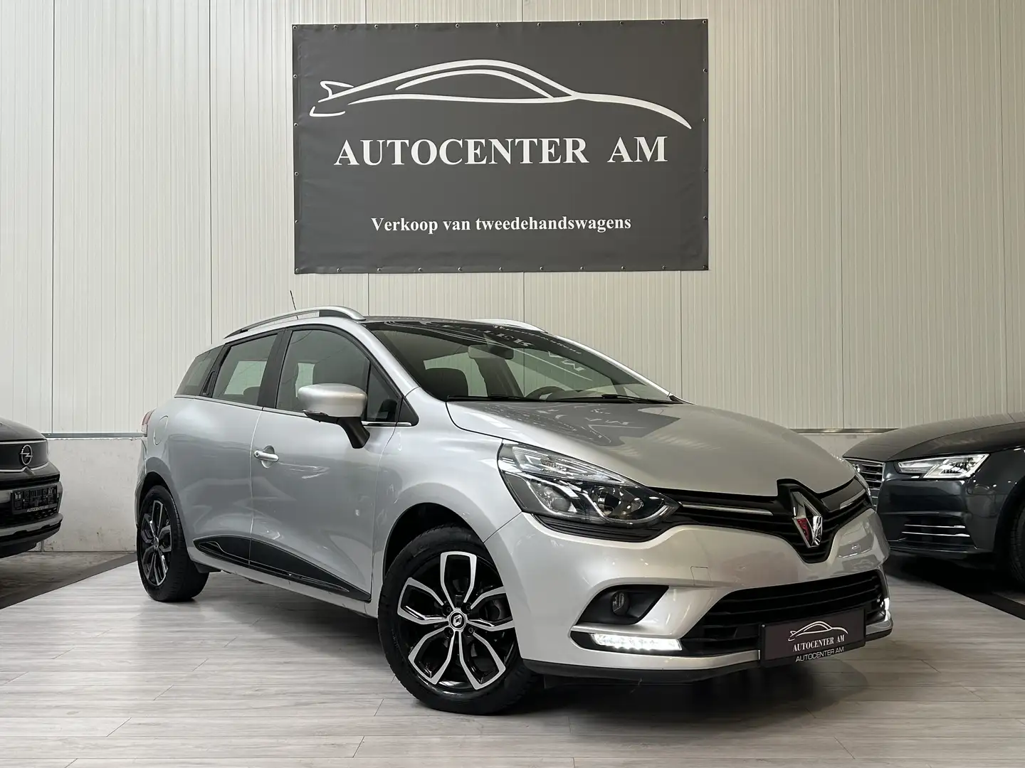 Renault Clio Grandtour TCe 90 Cool & Sound NAVI * CRUISE * LED* Gris - 1