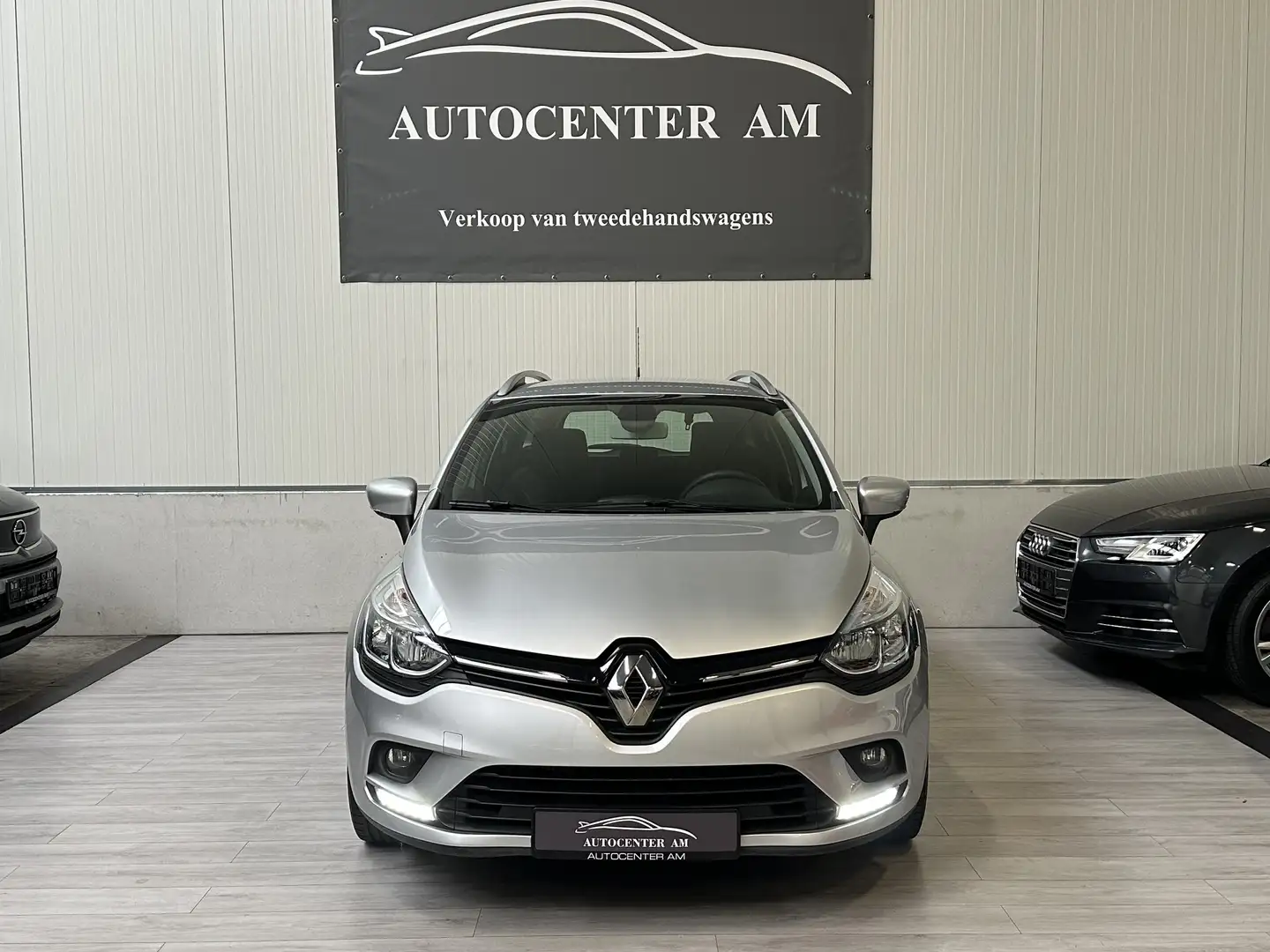 Renault Clio Grandtour TCe 90 Cool & Sound NAVI * CRUISE * LED* Gris - 2