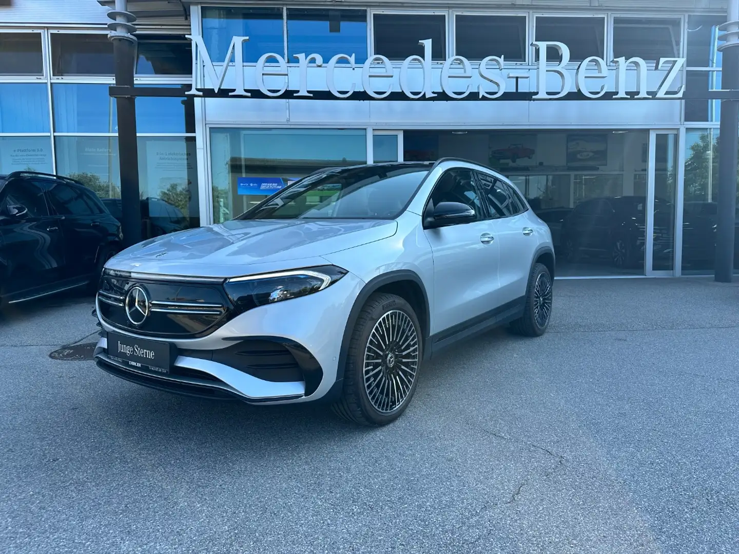 Mercedes-Benz EQA 350 4MATIC AMG Panorama Distronic Allrad Plateado - 2