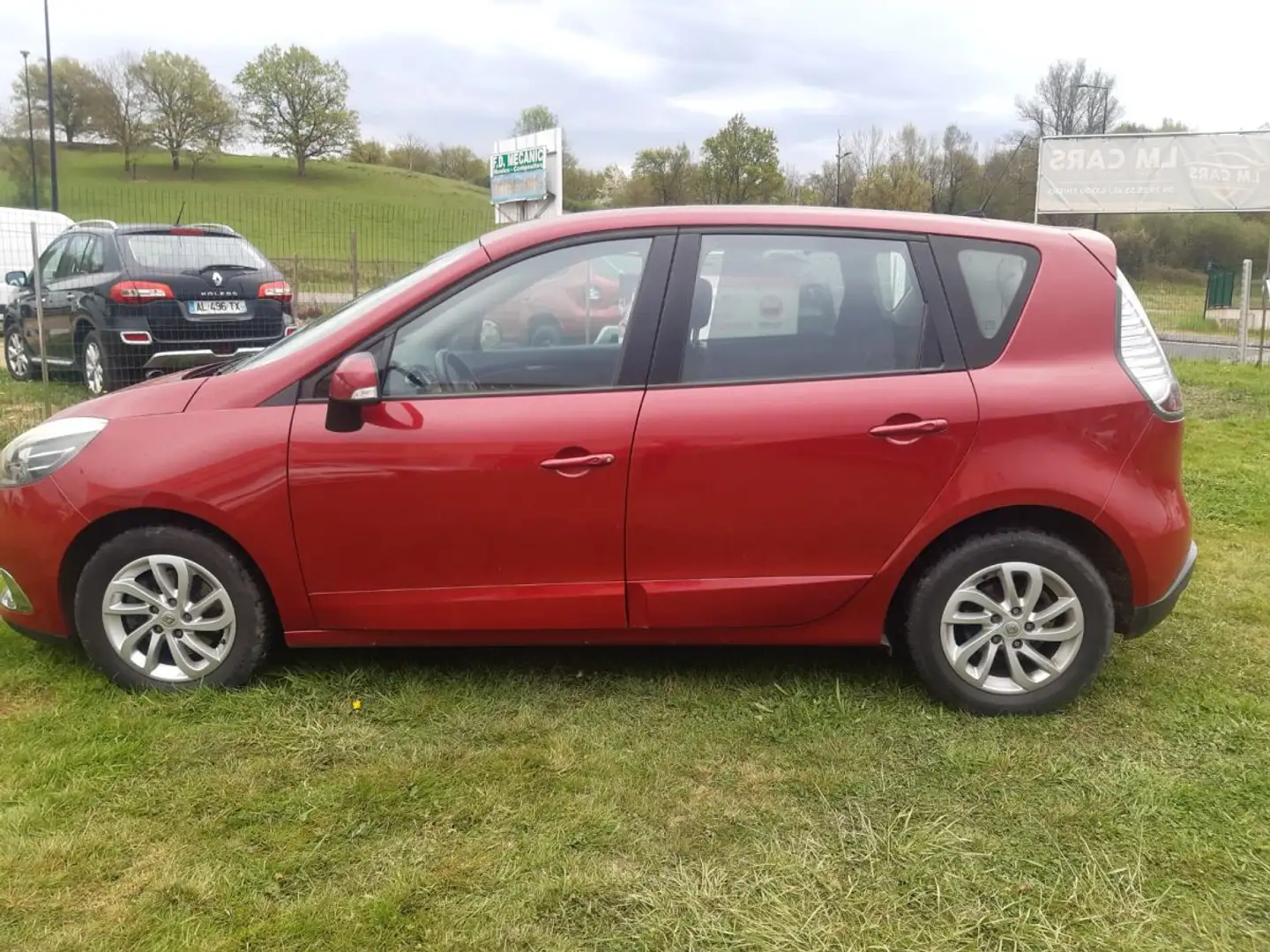 Renault Megane Scenic III Berline 5 ptes. Dynamique Rouge - 2