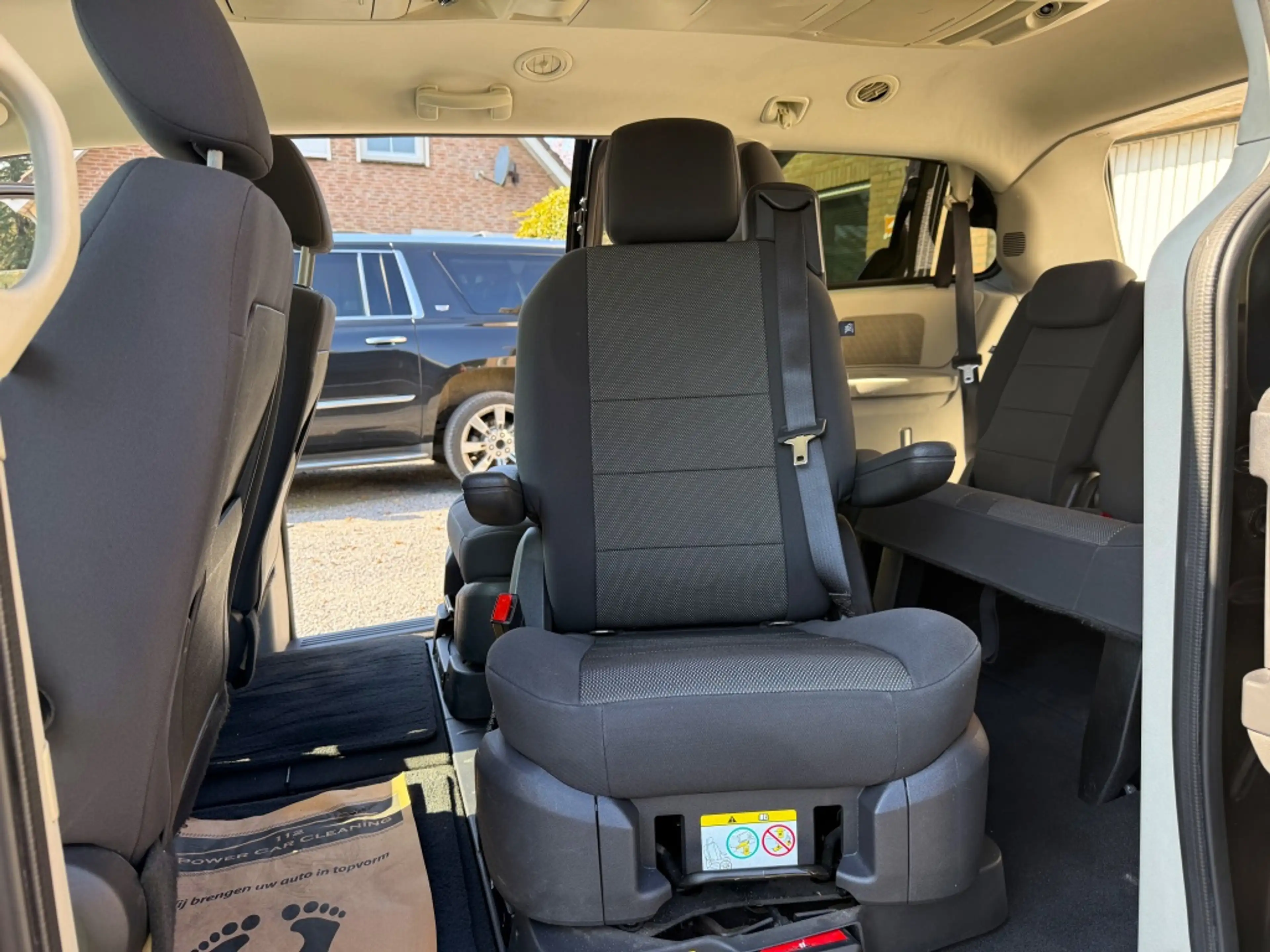 Chrysler Grand Voyager 3.8 V6 LIMITED MAGMA-RED SWIVEL&GO.TAFEL 3xTV/DVD/ — photo 6